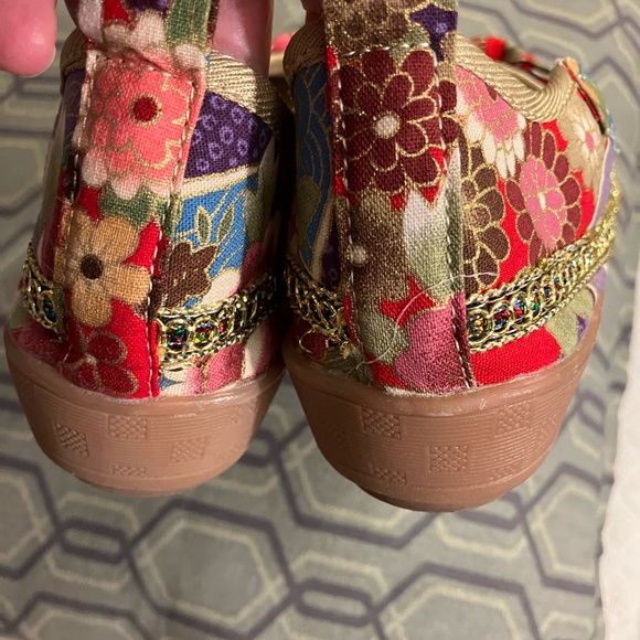 The Unbranded Brand Shoes - Floral Embroidered Flats 39